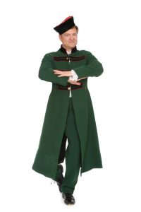 grüner Militärmantel mit schwarzen Tressen und passender Hose