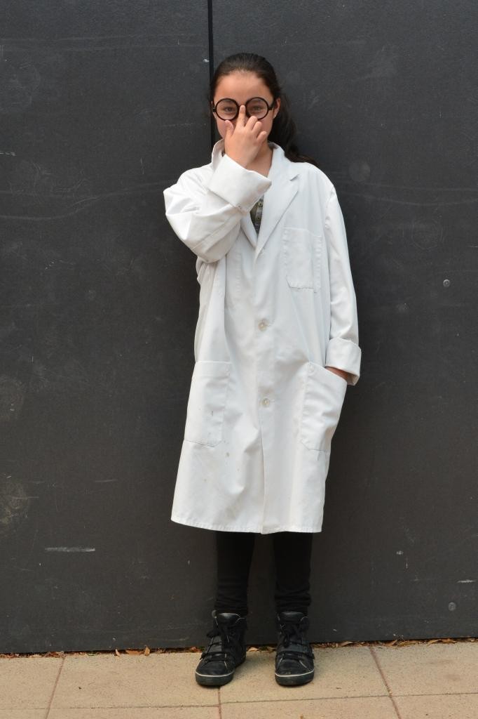 weißer Laborkittel - in großer Stückzahl vorhanden