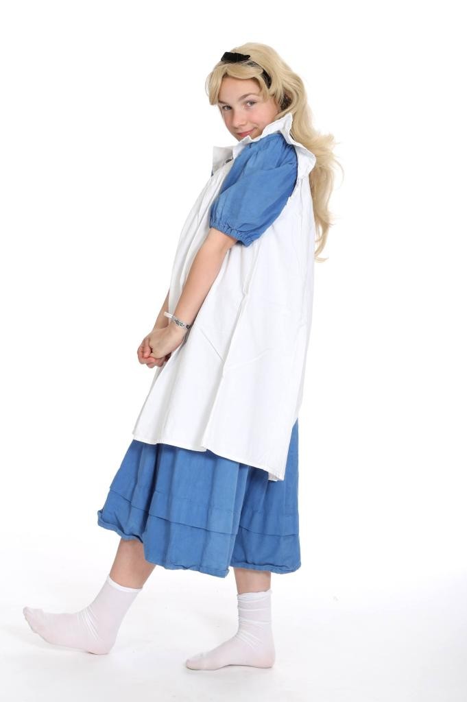 blaues Baumwollkleid mit weißer Schürze