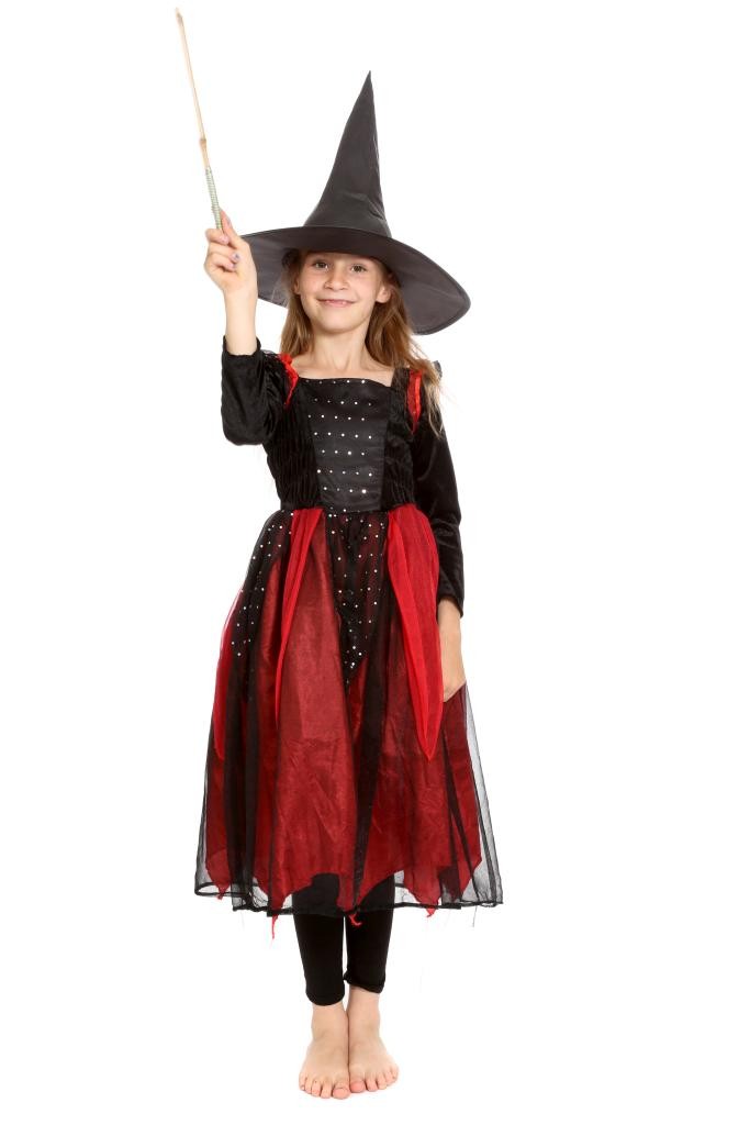 schwarz-rotes Kleid aus einem fetzigen Materialmix