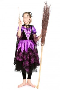 schwarz-lila Kleid mit Spinnennetzmotiv