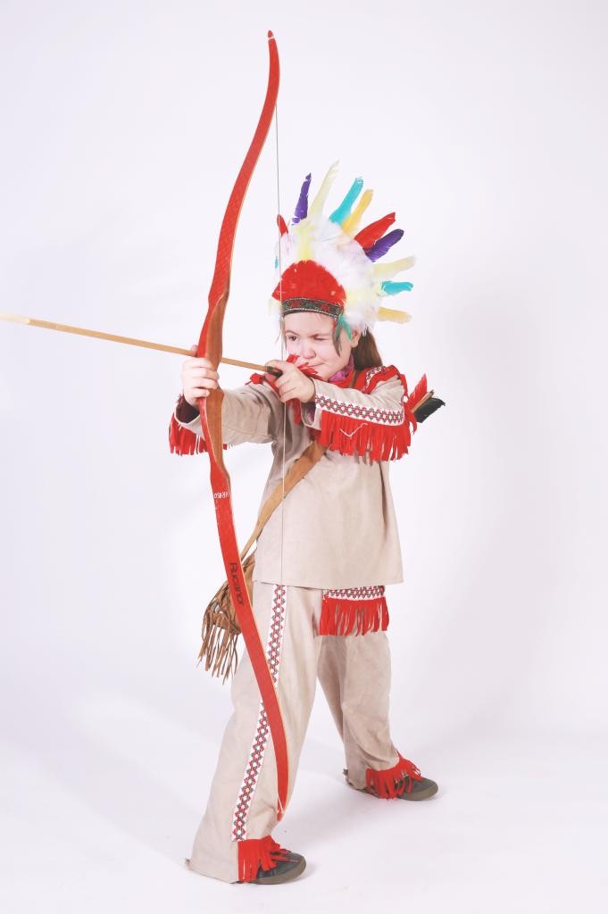 Indianerkostüm mit roten Fransen, Federkrone