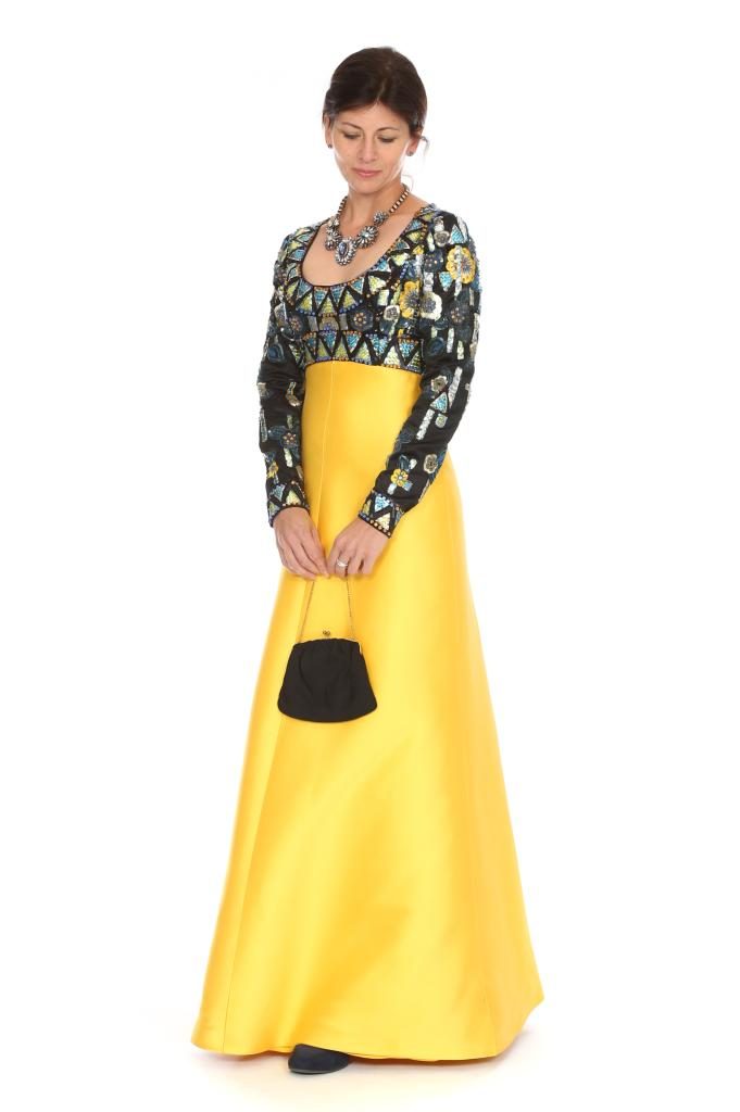 Mit Perlen und Pailletten besticketes Oberteil mit angeschnittenem gelben Rock Gr. 34