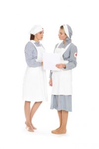Krankenschwesterntracht mit Schürze und Haube