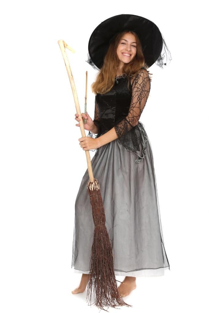 Kleid mit Tüllbesatz und Hexenhut